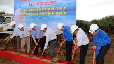 Началось строительство флагштока на острове Фукюй провинции Биньтхуан - ảnh 1